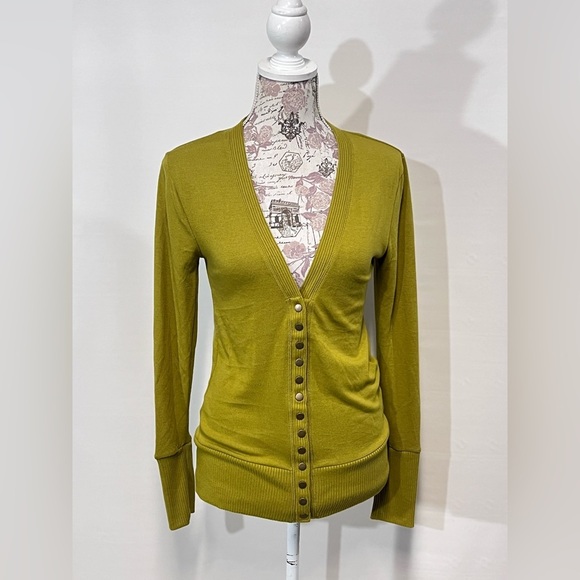 🛍️ ZENANA Apple green snap front cardigan size S. - Picture 5 of 13